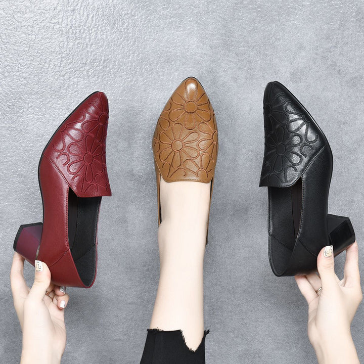 GWENDOLINA | SOFT VEGAN LEATHER EMBROIDERED PUMPS