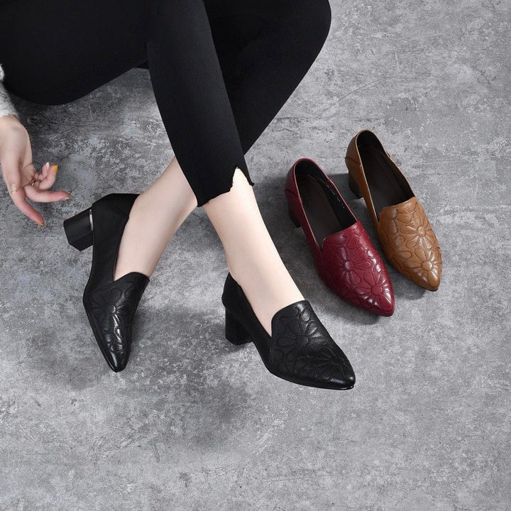 GWENDOLINA | SOFT VEGAN LEATHER EMBROIDERED PUMPS